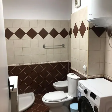 Apartment Tirent - Comfortable 1-bedroom In Fresku